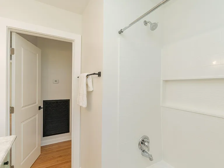 913 Woodmore Ter — Photo 41