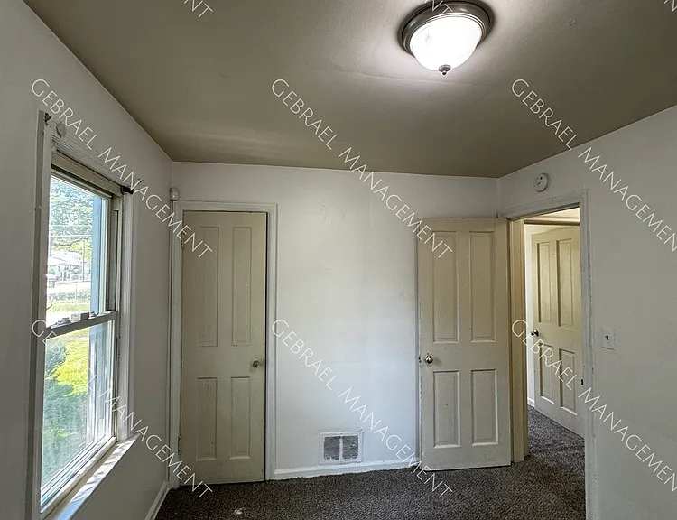 2408 Missouri Ave — Photo 5