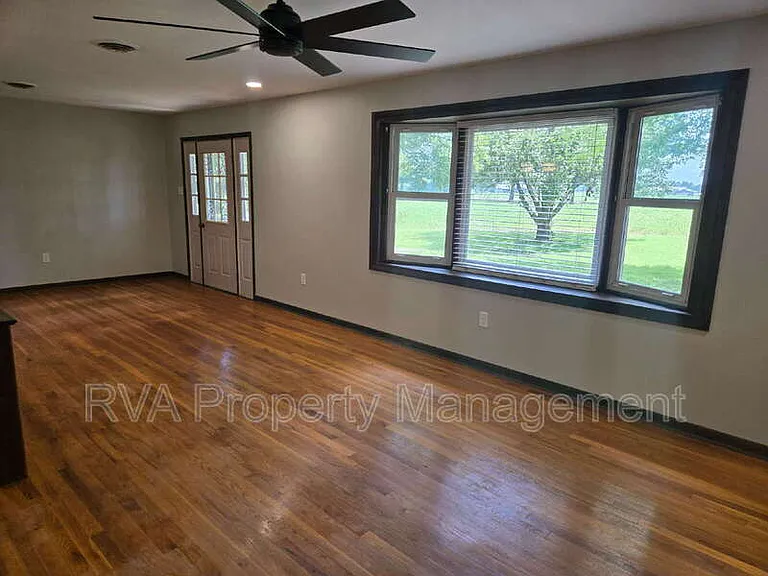 4476 Country Walk Ln — Photo 4