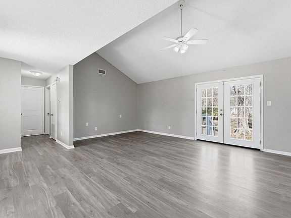 4th image of 2476 Saint Anthony Ln