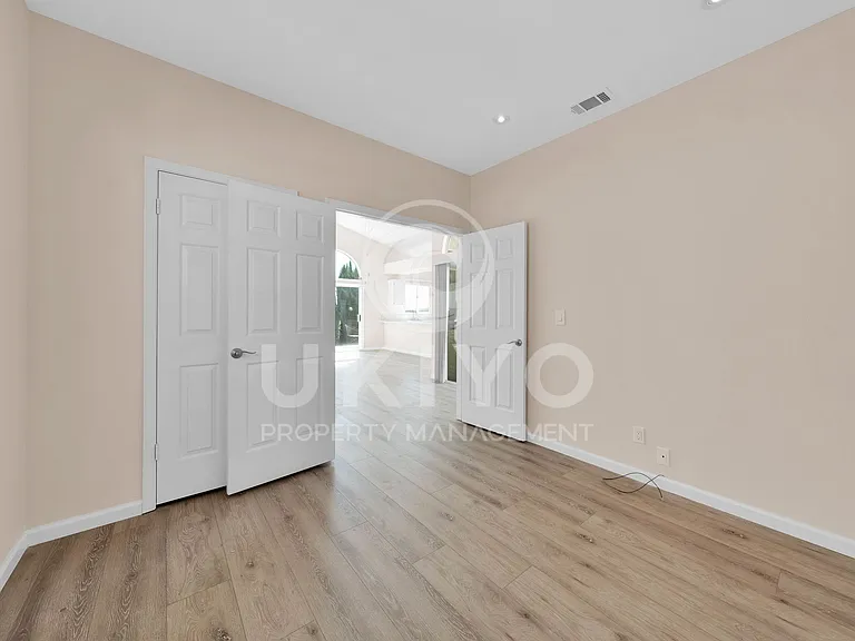 265 Potrero St — Photo 17