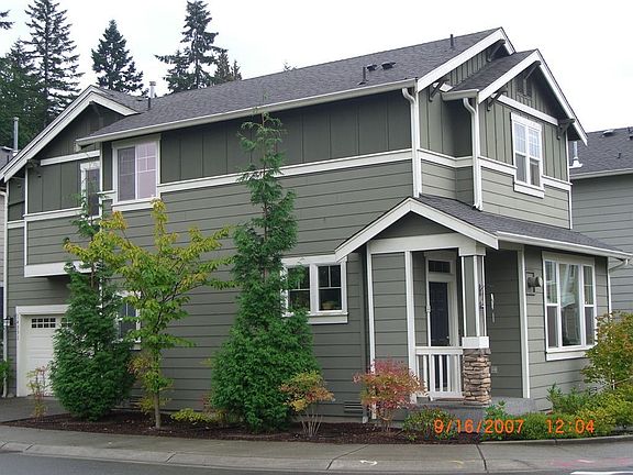 Detached Home w/ 2 car Garage