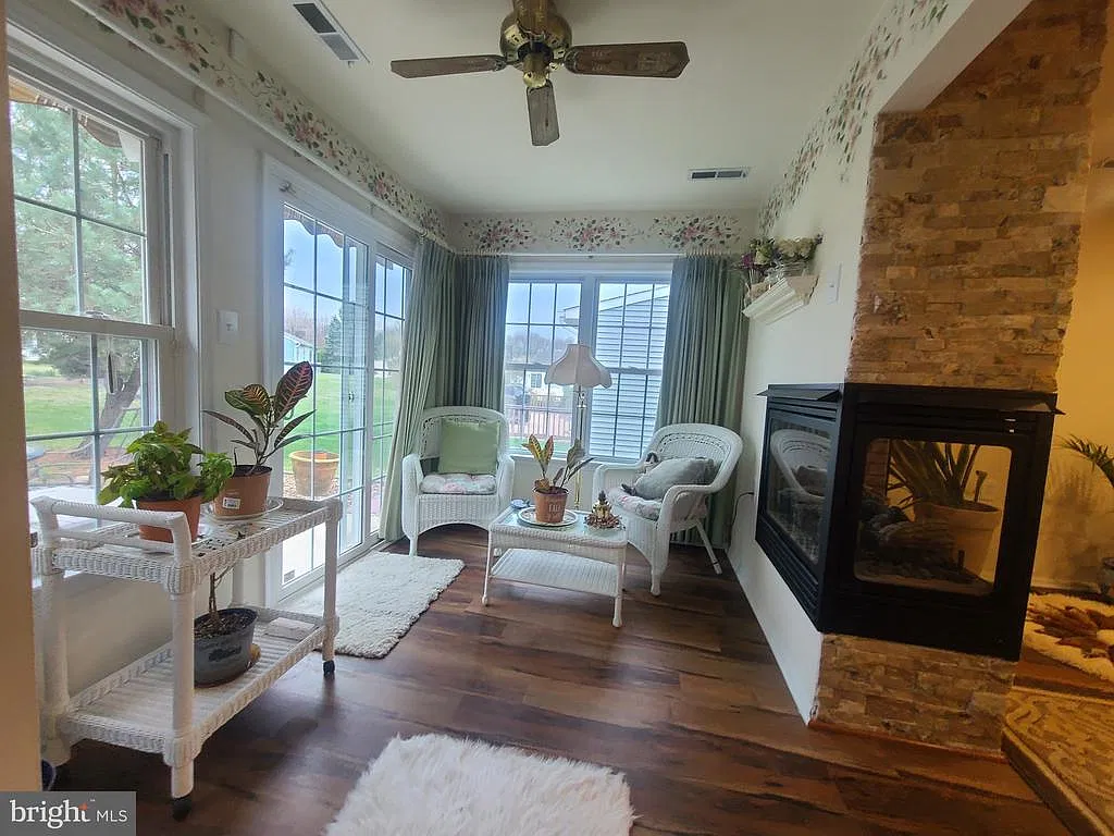 2 bed, 2.0 bath, 1274 sqft, $3,100 — Photo 3