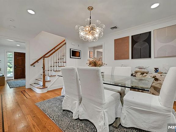 5th image of 76 Engle St