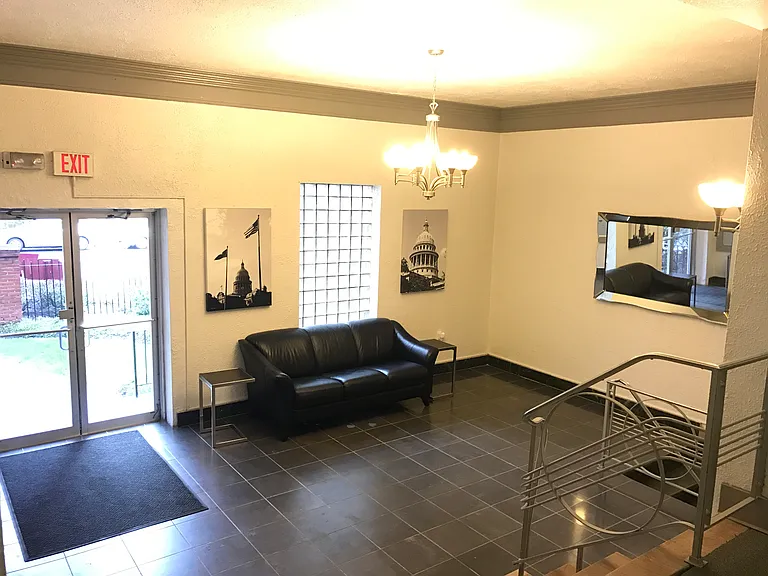 The MacArthur Apartments — Photo 9