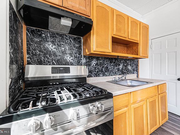 5th image of 2204 Yelland St