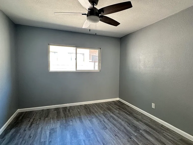 126 S Maimone Ave — Photo 10