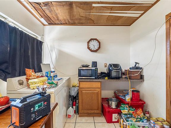 2nd image of 320 W TERRACE AVENUE