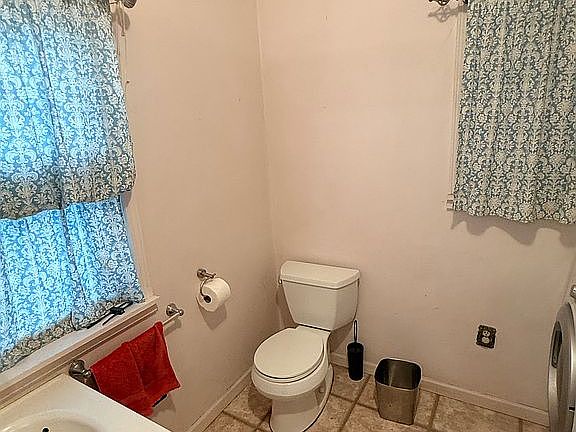 5th image of 225 W Pearl Rd