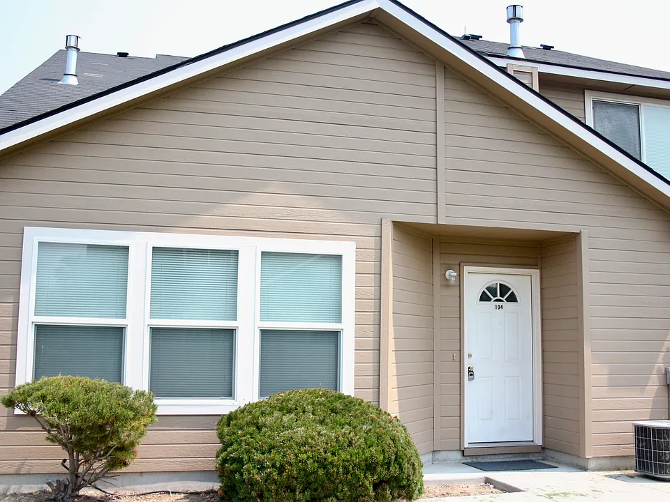 2295 Lexis Ln #104