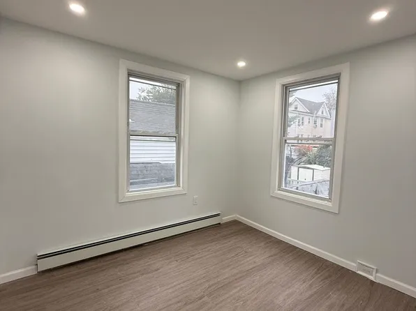 407 Elm Street image 13 of 20