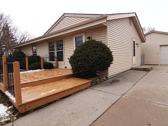 3rd image of 2212 S Willard Ave