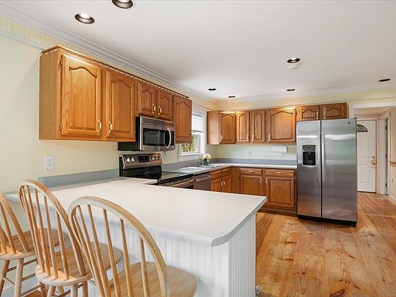 2nd image of 381 Bennett Road