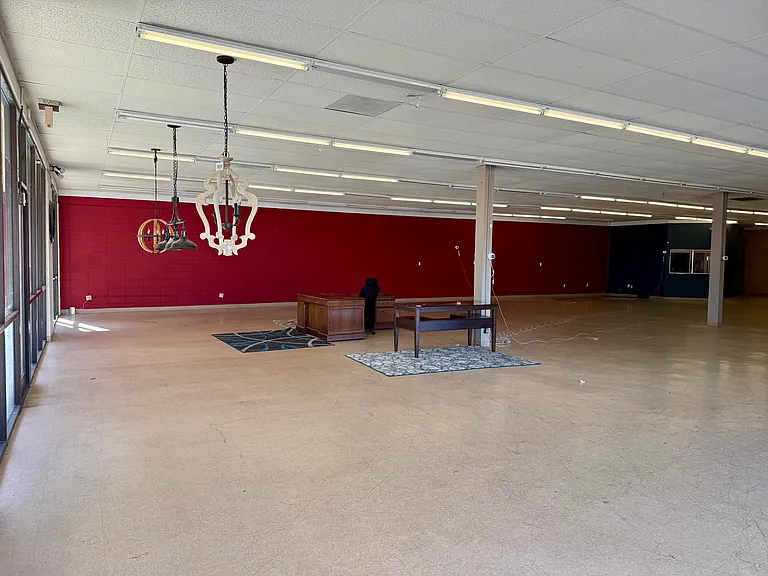 1135 N Main St — Photo 7