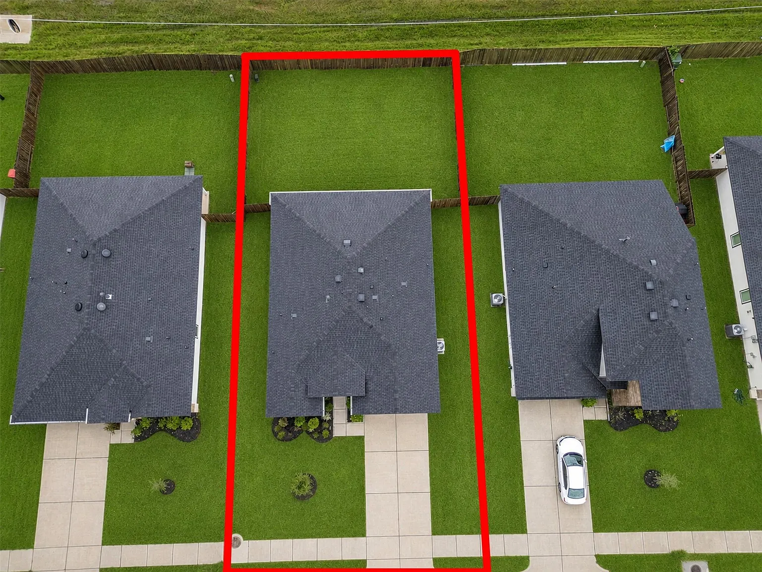 3 bed, 2.0 bath, 1605 sqft, $2,300 — Photo 3