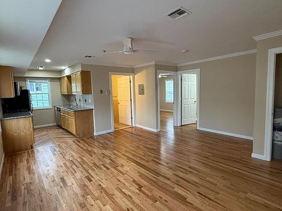 3rd image of 512 Chestnut St APT D