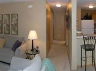 1611 Silverstone Dr, Carpentersville, IL 60110