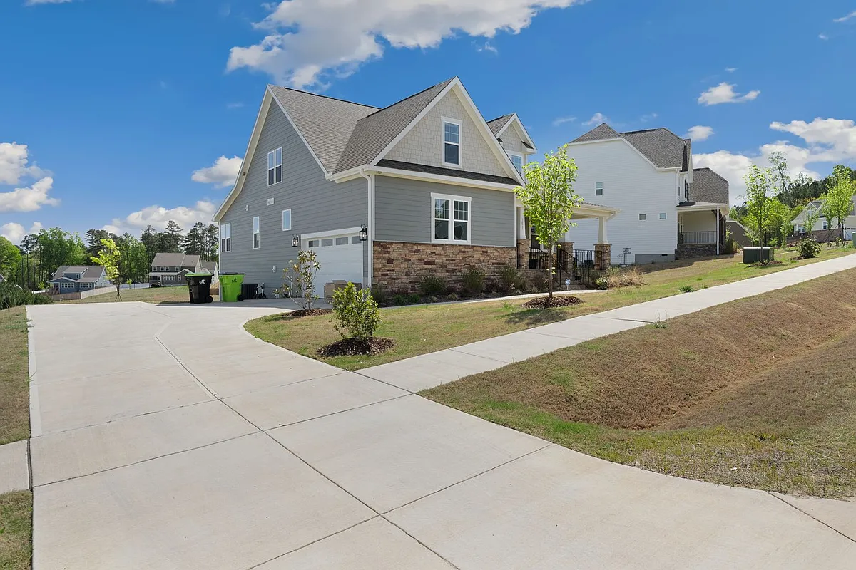 Building Photo - 1017 Prominence Dr