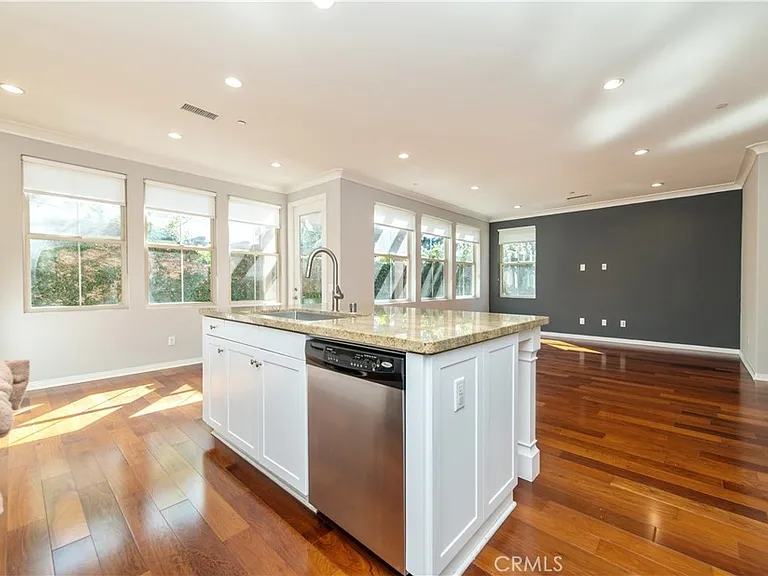 24 Shellbark — Photo 10