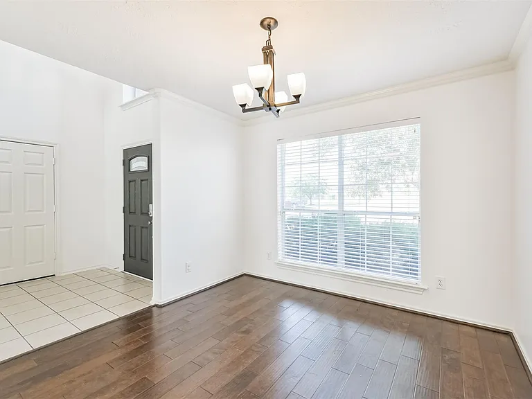 2507 Liza Ct — Photo 4