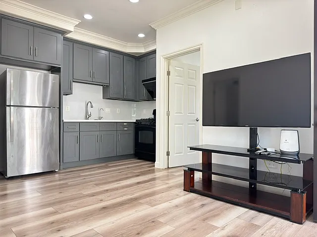 2 bed, $2,500 — Photo 3