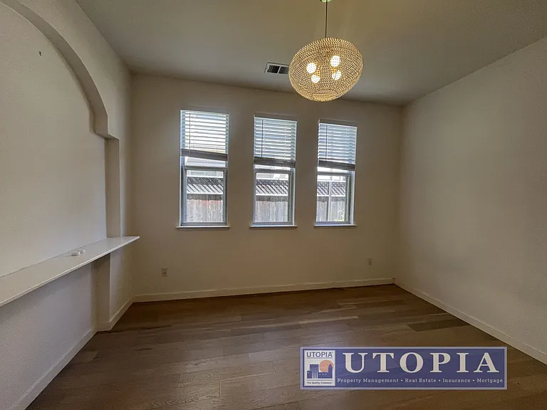 313 Village Cir — Photo 8