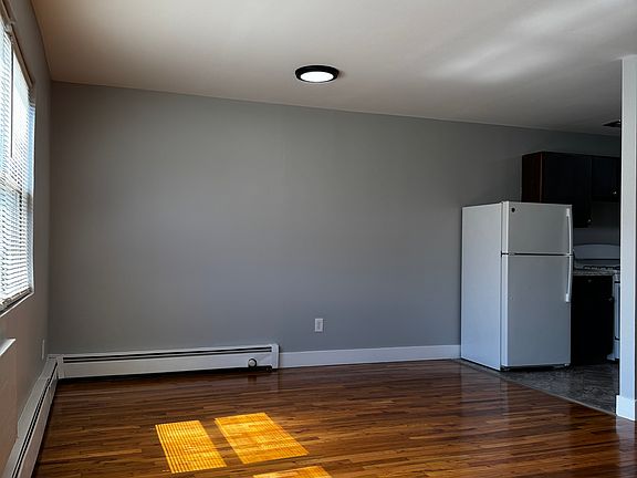 5th image of 1106 W Saint Georges Ave #4B