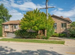 3424 Illinois Rd, Wilmette, IL 60091