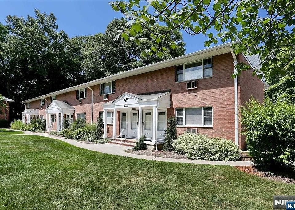 1st image of 712 Washington Dr #712