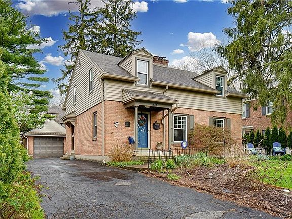 3rd image of 206 Beverly Pl