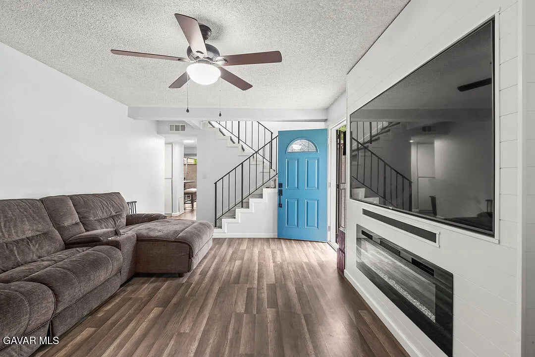 3 bed, 2.0 bath, 1167 sqft, $2,900 — Photo 3