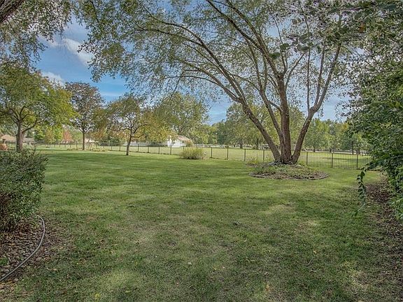 3rd image of 425 NE Thornberry Pl