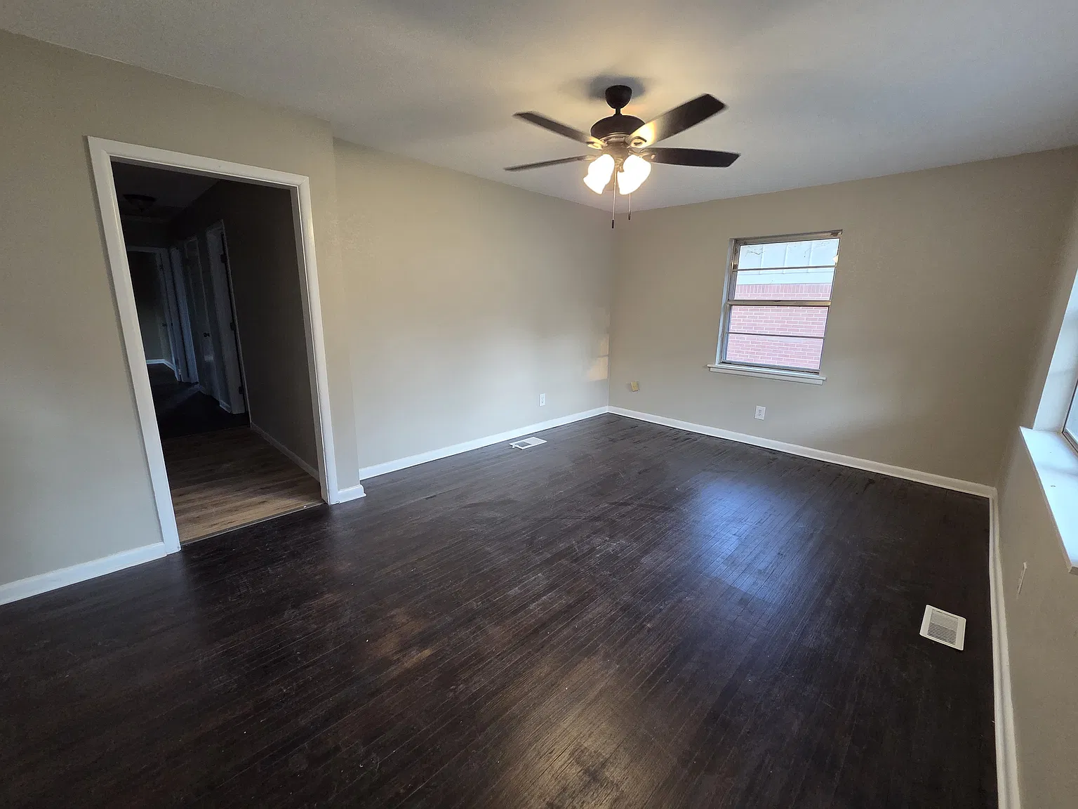 3 bed, 1.5 bath, 1117 sqft, $1,195 — Photo 4