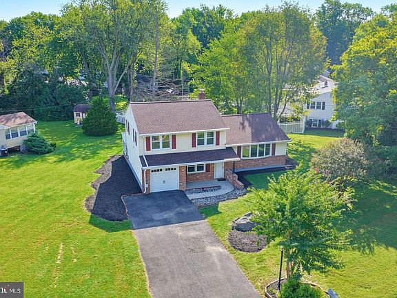 4th image of 2313 Graywood Rd