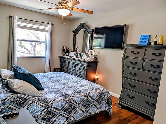 Spacious master bedroom with walking closet and view to the park.