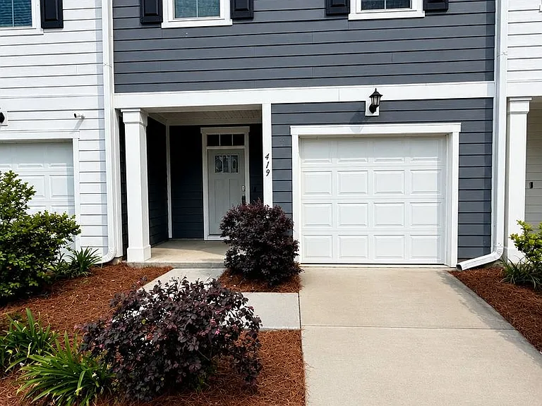 419 Trotters Ln — Photo 1