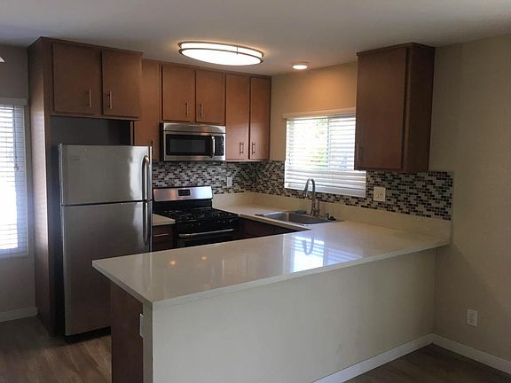 5th image of 1051 Diamond St APT 8