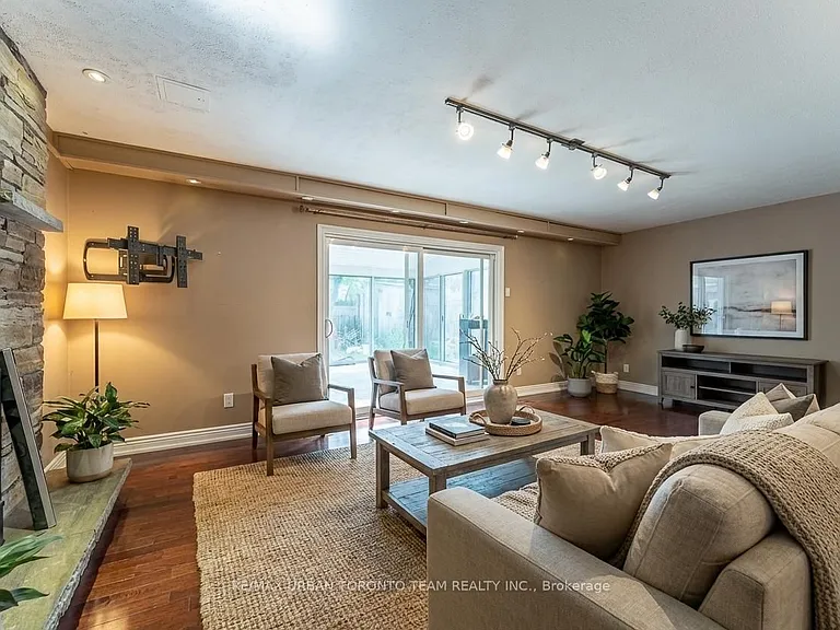 35 Brumwell St — Photo 3