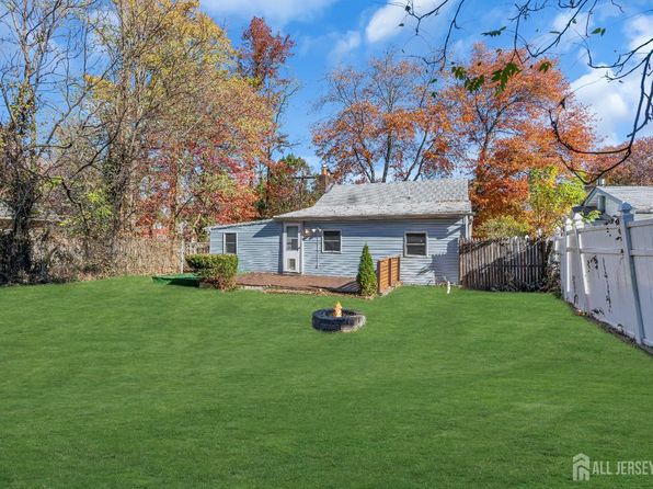 6 Middlesex Blvd, Keyport, NJ 07735