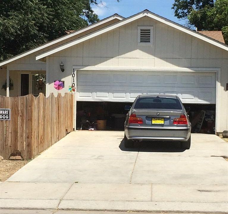 2nd image of 1010 Santa Fe Ave