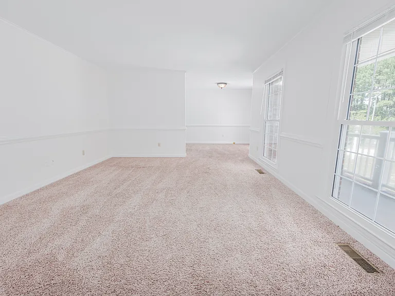 104 Dorchester Ln — Photo 21
