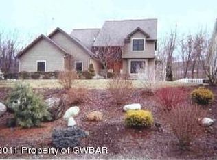 23 Powder Mill Rd, Pittston, PA 18640