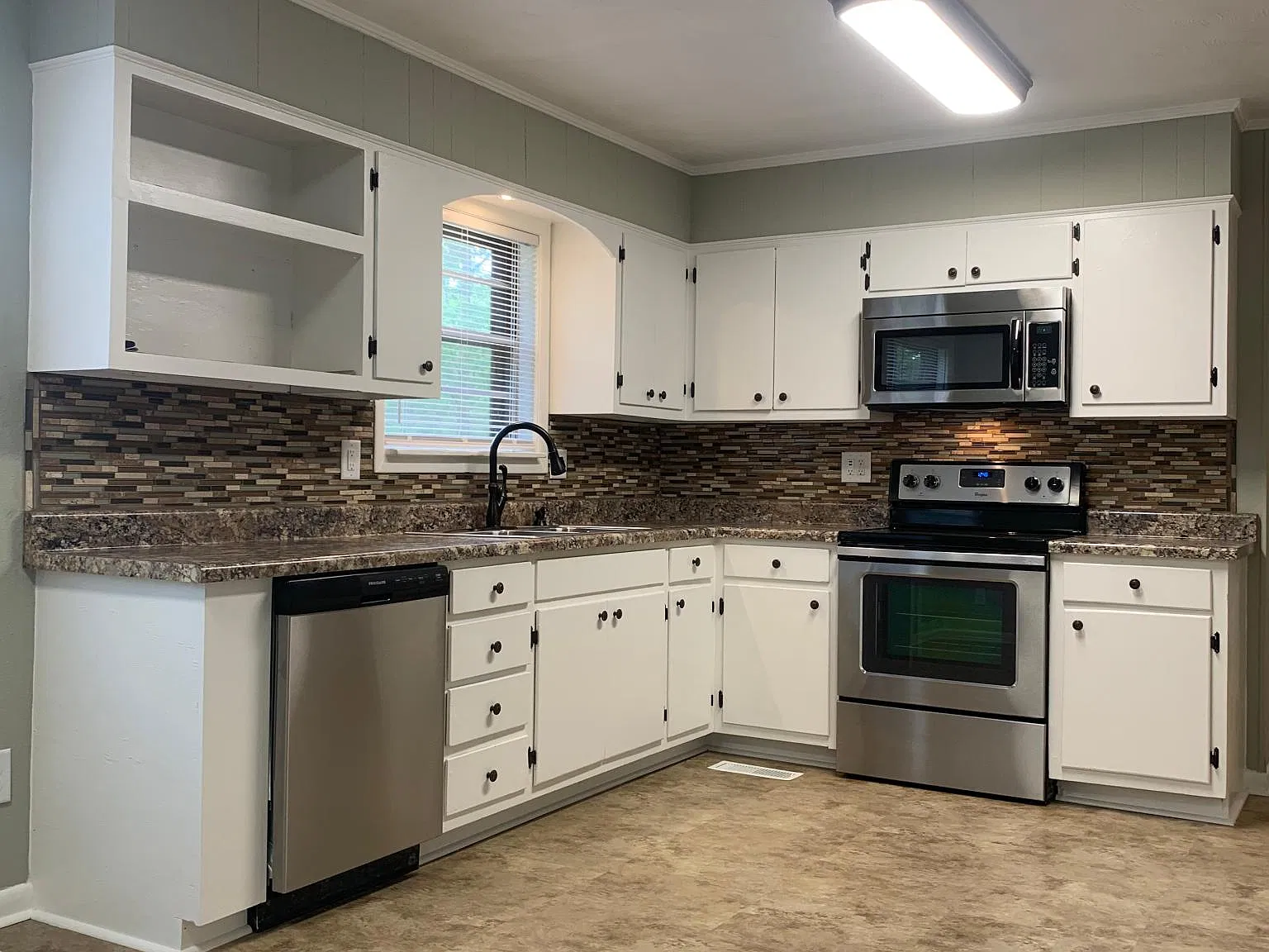 3 bed, 1220 sqft, $1,465 — Photo 3