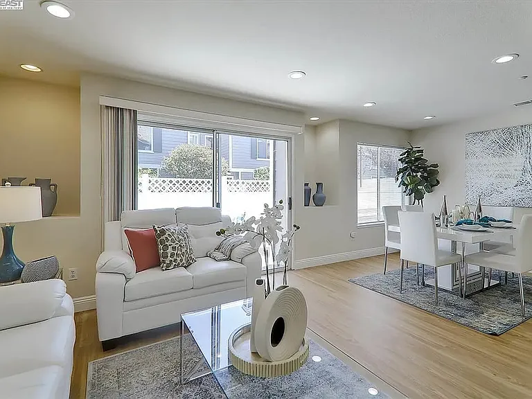 5710 Caprice Cmn — Photo 4