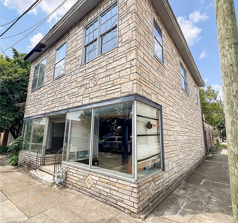 1st image of 623 E Spring Street