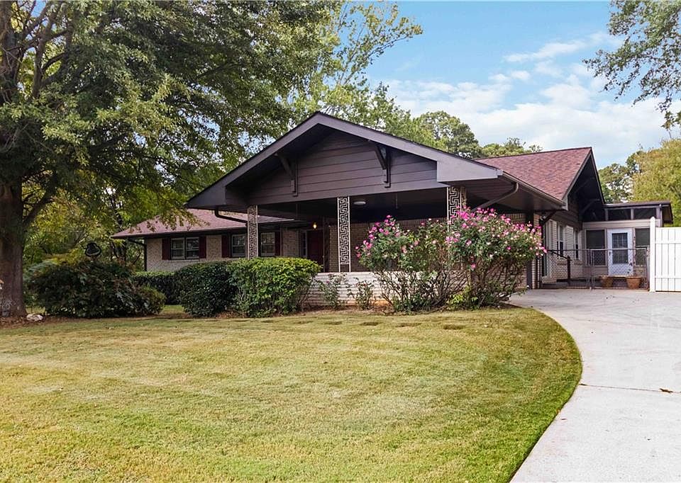 1st image of 1722 Camelot Cir
