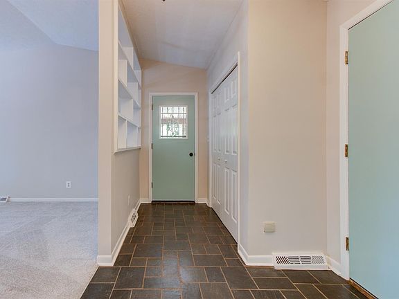 4th image of 103 Blumont Dr
