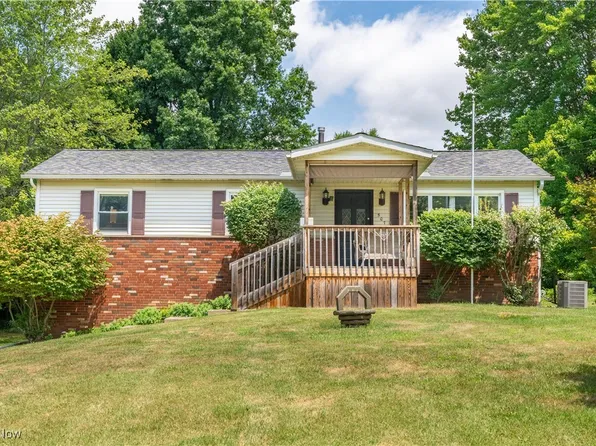 507 Neptune Dr, Uniontown, OH 44685