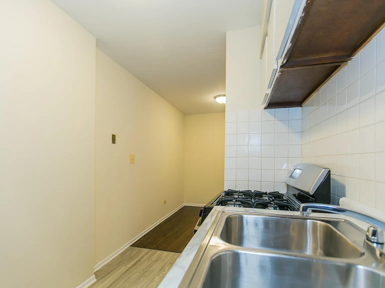 519 W Deming Pl — Photo 4