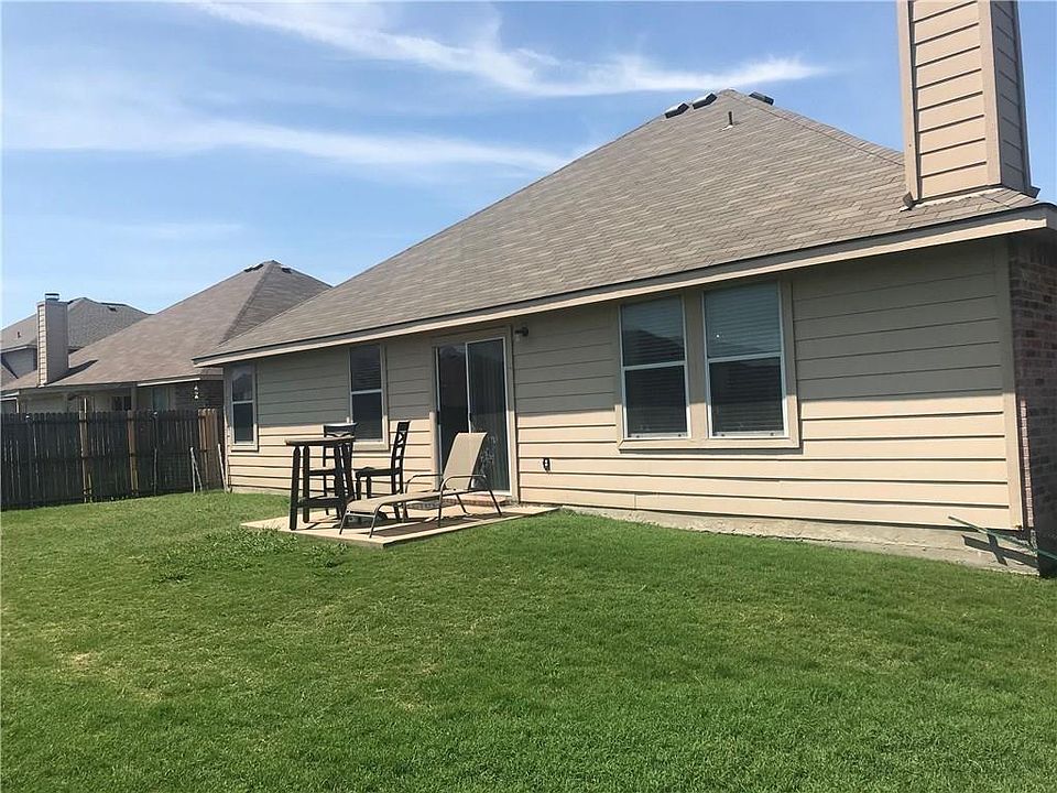 1st image of 905 Silver Sage Dr